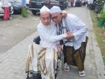KH. Abdul Adzim Kholili kanan, KH. Zubair Muntashar kiri.